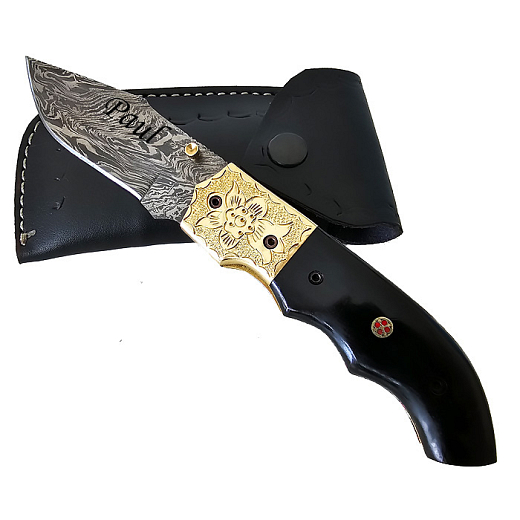 Exklusives Messer aus Damaszenerstahl und Büffelhorngriff mit einer Kombination aus handgraviertem Messing